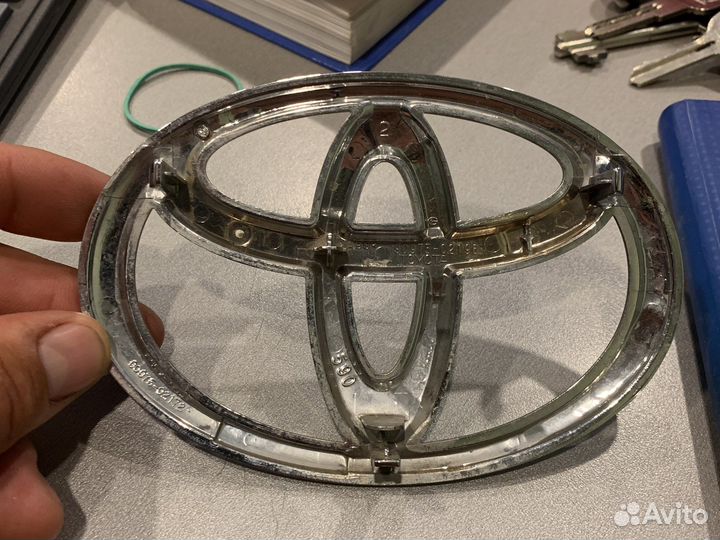 Эмблема Toyota