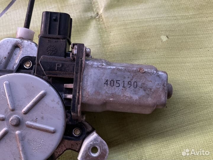 Стеклоподъемник Mitsubishi Lancer 9