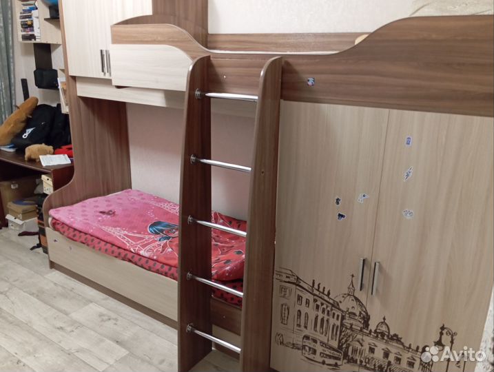 Двухъярусная кровать
