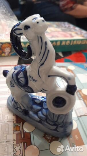 Фарфоровая статуэтка