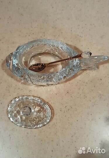 Икорница в форме рыбы