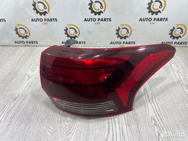 Фонарь задний правый Mitsubishi Outlander 3 4J12