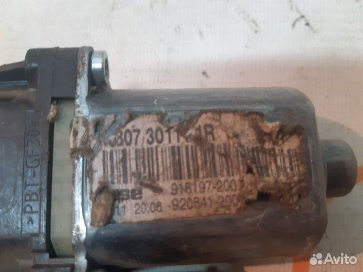 Мотор стеклоподъемника передний правый Renault