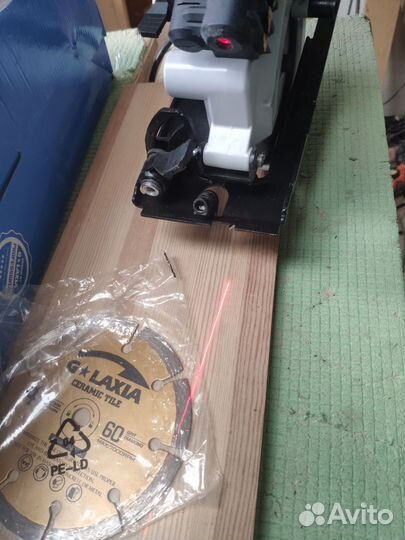 Galaxia 705 Вт мини циркулярная пила