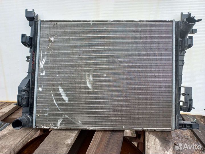 Радиатор охлаждения Рено Логан 2