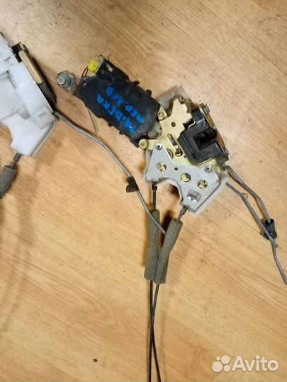 Замки дверей субару трибека В 9