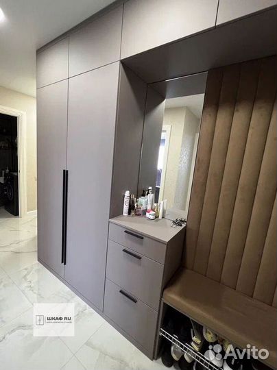 Шкаф с зеркалом