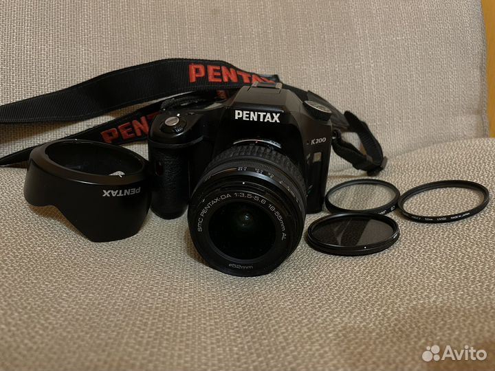 Pentax k200d с чехлом, фильтрами. фотоаппарат