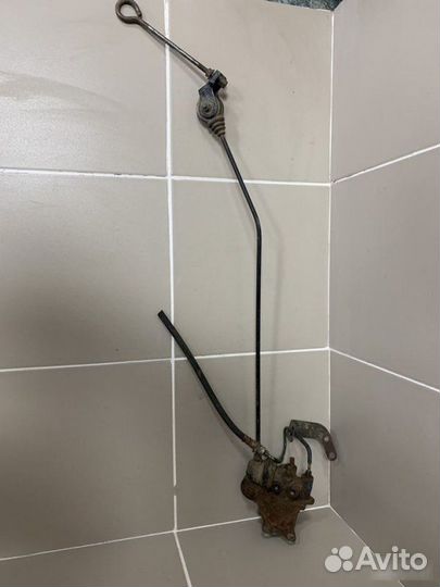 Распределитель тормозных сил Toyota Hilux