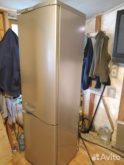 Холодильник Атлант серебристый, высокий