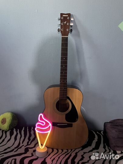 Акустическая гитара yamaha