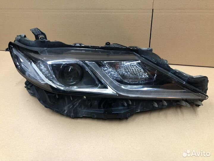 Фара правая Тойота Камри V70 одна полоса