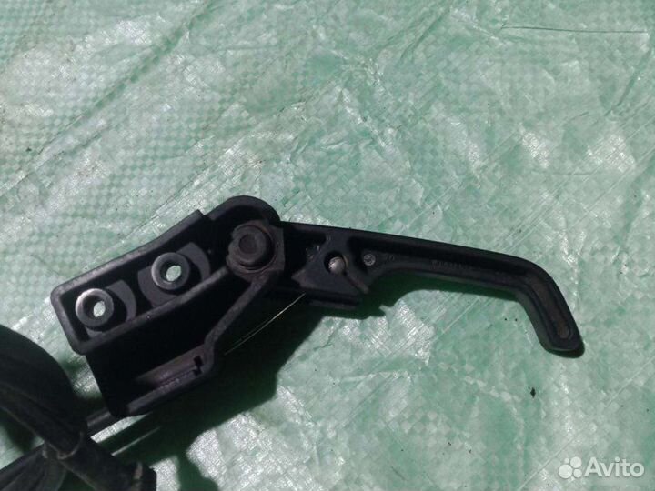 Трос капота Volkswagen Golf 2