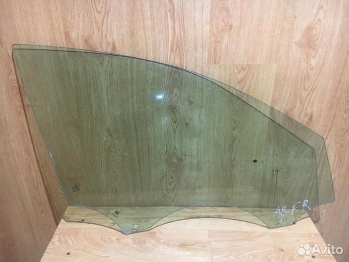 Стекло двери передней правой A8 (4H) 2010-2017