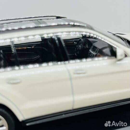 Mercedes-Benz GL-Classe white Norev 1:43