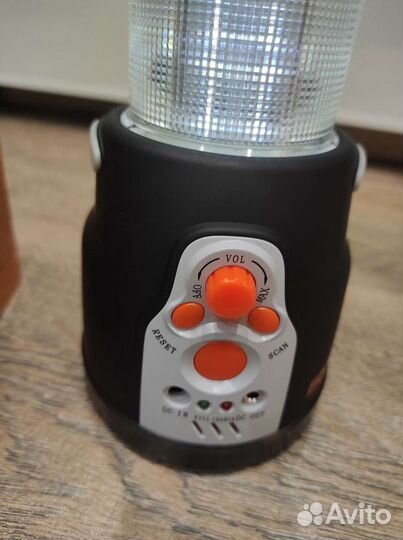 Самозарядный фонарь с радио focusray 487