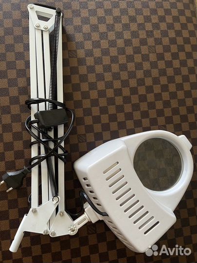 Косметологическая лампа лупа