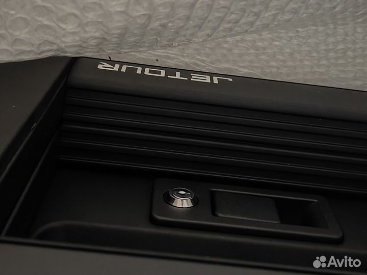 Боковая лестница на Jetour T2