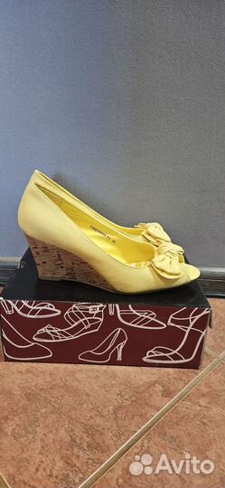 Босоножки женские