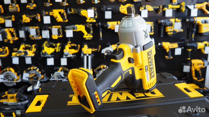 Аккумуляторный гайковёрт DCF899N DeWalt