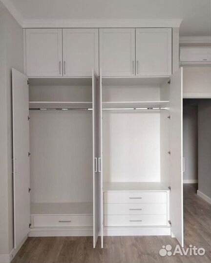 Шкаф распашной для квартиры