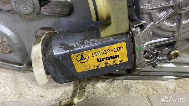 Стеклоподъемник передний правый W140