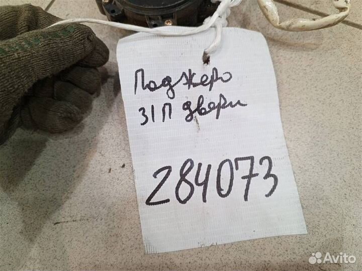 Моторчик стеклоподъемника задний правый Mitsubish