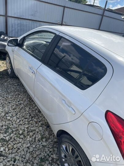 Hyundai i20 дверь левая