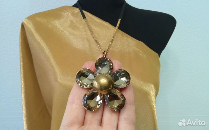 Кулон на длинной цепочке.Бижутерия