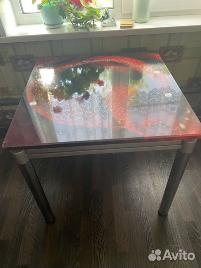Стол обеденный стеклянный