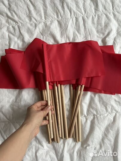 Флажки красные на деревянной палочке