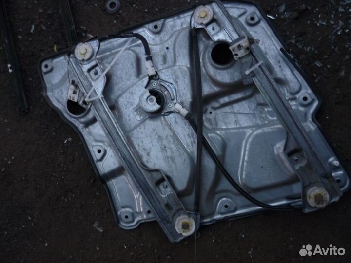 Стеклоподъемник передний правый Ниссан Примера П12