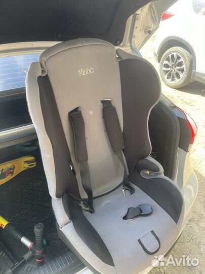 Автомобильное кресло
