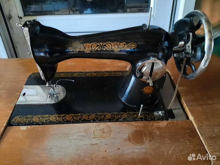 Швейная машинка со станиной