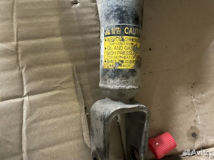 Пневмостойка правая ls460