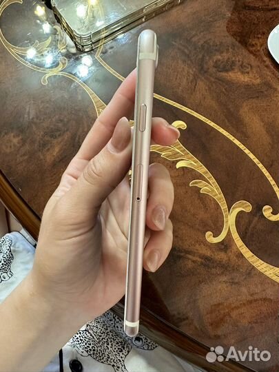 Телефон iPhone 7