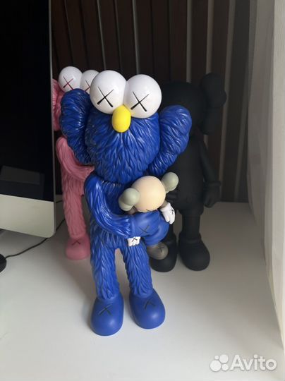 Фигурка kaws