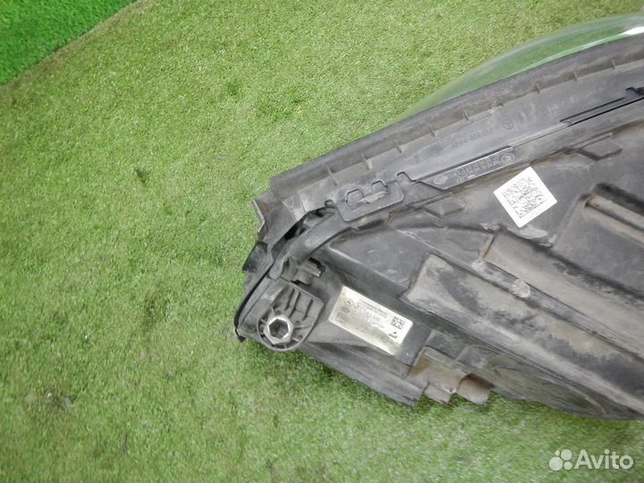 Фара правая Mercedes-Benz E-Class