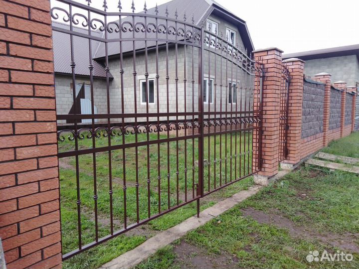 Кованые распашные ворота