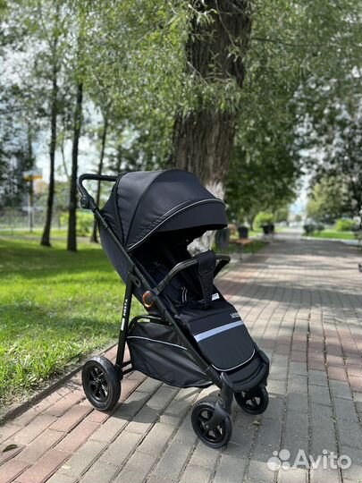 Прогулочная всесезонная коляска Siesta, черный