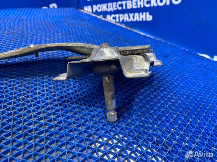 Задний правый стеклоподъемник Toyota Corolla 120