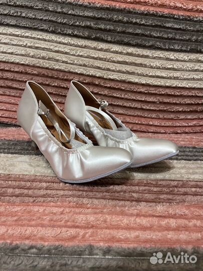 Продам спортивное для балтных танцев