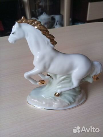 Фарфоровая статуэтка лошадь, конь