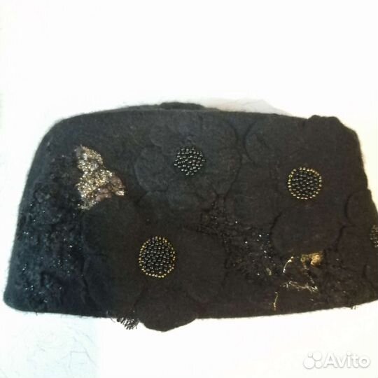 Шапка женская и броши валяная из шерсти