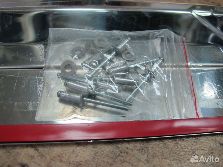 Накладка на задний бампер Toyota LC 200 2007