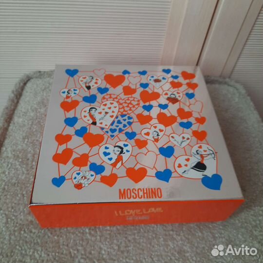 Коробочка квадратная 18,5 см Moschino от парфюма