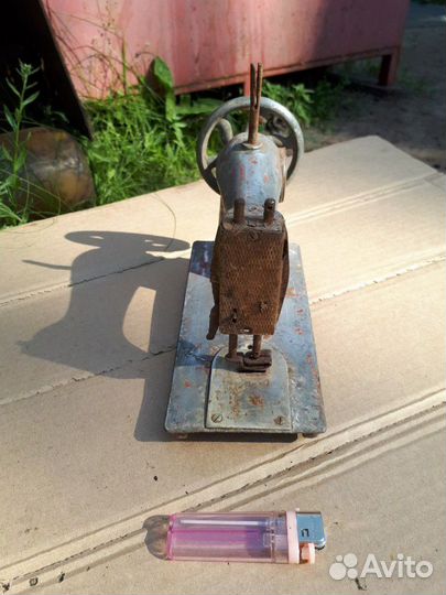 Машинка швейная