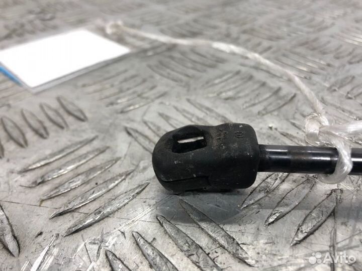 Амортизатор капота Volkswagen Golf 1K1