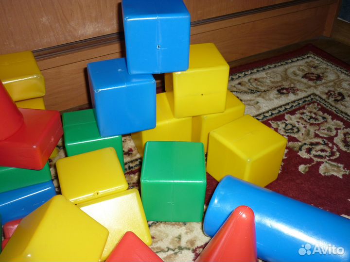 Детские игрушки кубики и кегли для боулинга