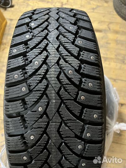 Pirelli Formula Ice 215/65 R16 98T